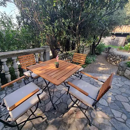 In 5483 Apartman